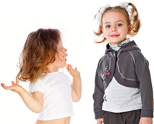 Med CottonTrends kan du hurtigt og nemt designe tøj til dine børn og få det trykt eller broderet. Vi tilbyder topkvalitet til rimelige penge. Du kan vælge imellem T-shirts, polo-skjorter, sweatshirts, badekåber, hættetrøjer, advarsels-/sikkerhedsveste med